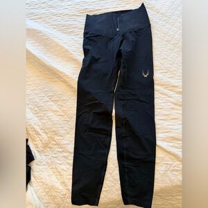 Black womans Active Leggings with High Waist
Lucas Hugh